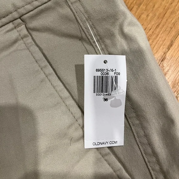 Old navy men’s lived in cargo shorts size 36 NWT in khaki - Picture 4 of 6